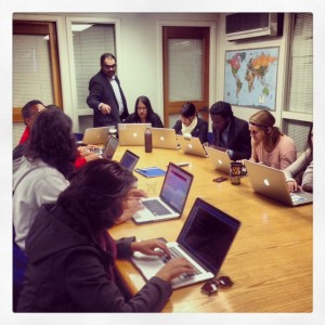 Jeremy Rue working with his Coding for Journalists students at Berkeley.